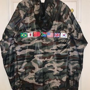 Men’s forever 21 hooded camo jacket